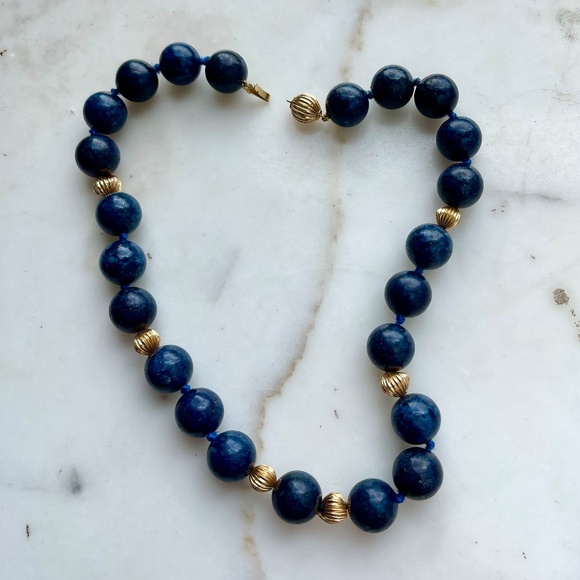 14k Fluted Yellow Gold & Large (15mm) Blue Lapis Bead Vintage Estate Necklace - Picture 4 of 13